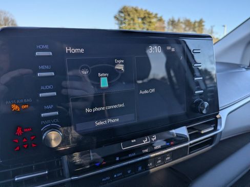 Used 2024 Toyota Sienna LE image 25