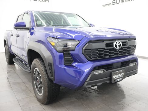 Used 2025 Toyota Tacoma TRD Off-Road w/ TRD Off Road Premium Package AWD/4WD image 2