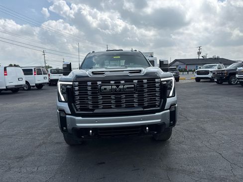 Certified 2025 GMC Sierra 3500 Denali Ultimate AWD/4WD image 8
