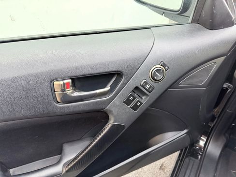 Used 2015 Hyundai Genesis 3.8 image 11