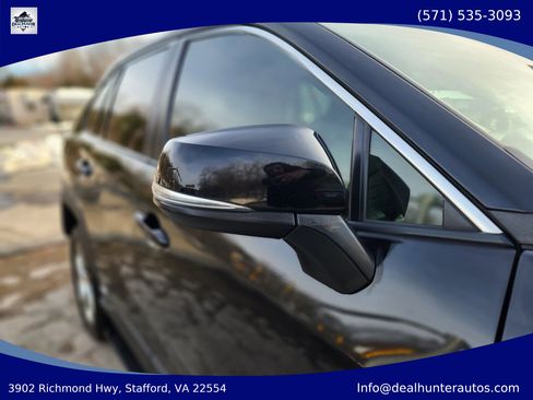 Used 2021 Toyota RAV4 XLE Premium AWD/4WD image 8