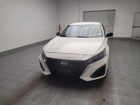 Used 2025 Nissan Altima 2.5 SV FWD image 15