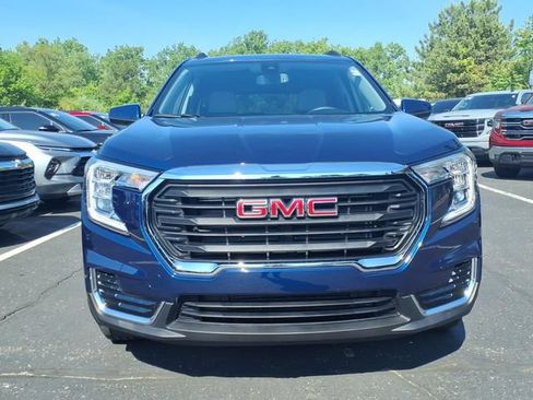 Used 2023 GMC Terrain SLE w/ Driver Convenience Package AWD/4WD image 2