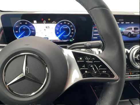 Used 2025 Mercedes-Benz EQB 250+ image 37