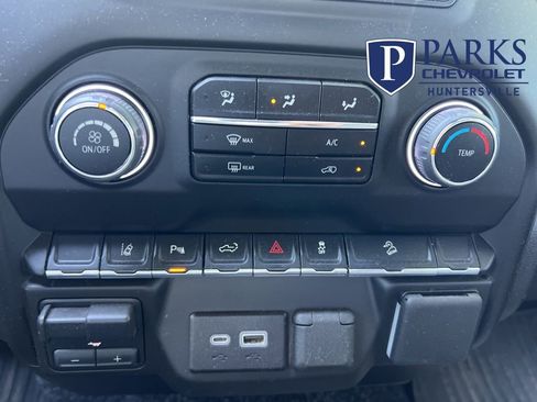 Used 2025 Chevrolet Silverado 2500 Custom w/ Custom Value Package image 30