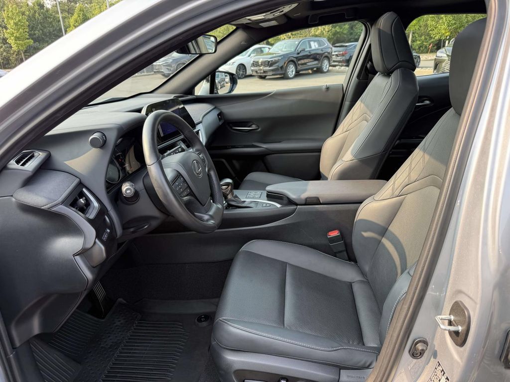 Used 2024 Lexus UX 250h F Sport AWD/4WD image 13