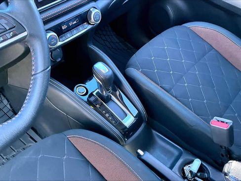 Used 2020 Nissan Kicks SR image 16