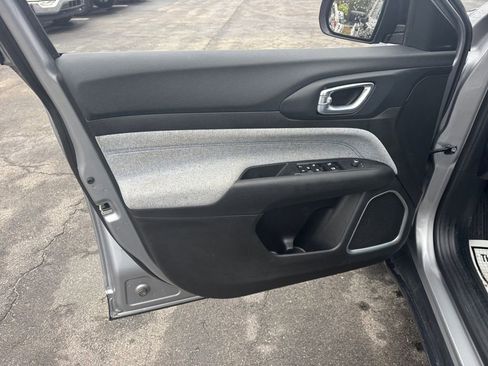 Used 2024 Jeep Compass Latitude image 26