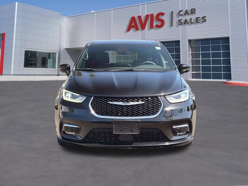 Used 2025 Chrysler Pacifica Select FWD image 2