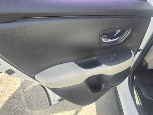 Used 2023 Honda HR-V LX image 18