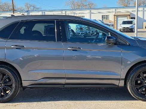 Certified 2022 Ford Edge SE w/ Black Appearance Package image 5