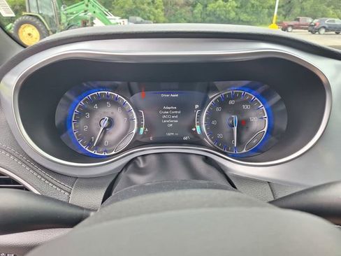 Used 2026 Chrysler Pacifica Limited FWD image 21