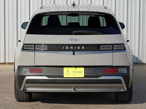 Used 2025 Hyundai Ioniq 5 SE image 47