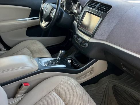 Used 2015 Dodge Journey SXT w/ Flexible Seating Group image 18