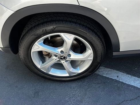Used 2018 Mercedes-Benz GLA 250 4MATIC w/ Premium Package image 12