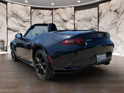 Used 2021 MAZDA MX-5 Miata Club w/ Appearance Package RWD image 16