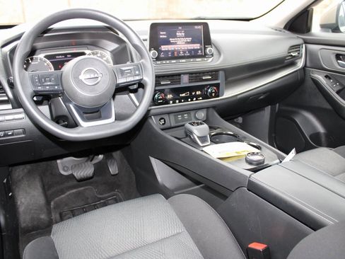 Used 2024 Nissan Rogue SV image 4