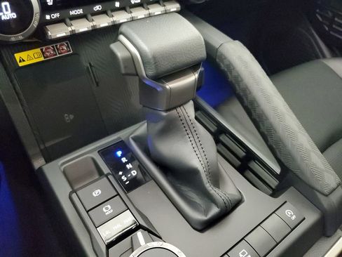 Used 2025 Toyota 4Runner Limited AWD/4WD image 31