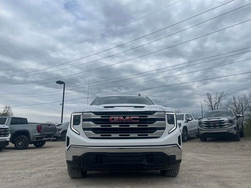 Used 2023 GMC Sierra 1500 SLE AWD/4WD image 4
