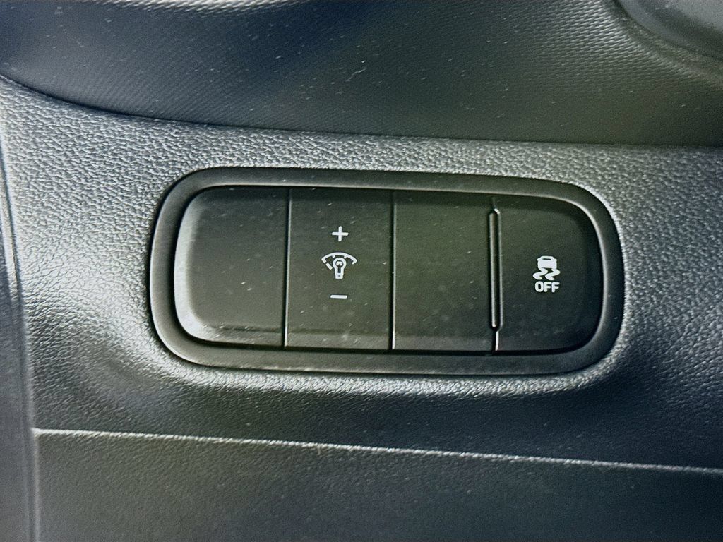 Used 2023 Hyundai Venue SEL FWD image 19