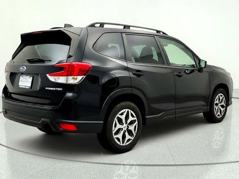 Used 2022 Subaru Forester Premium AWD/4WD image 5