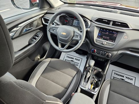Used 2023 Chevrolet TrailBlazer LT FWD image 14