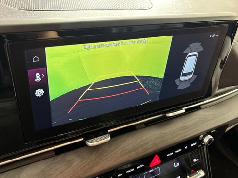 Used 2023 Kia Carnival EX FWD image 40