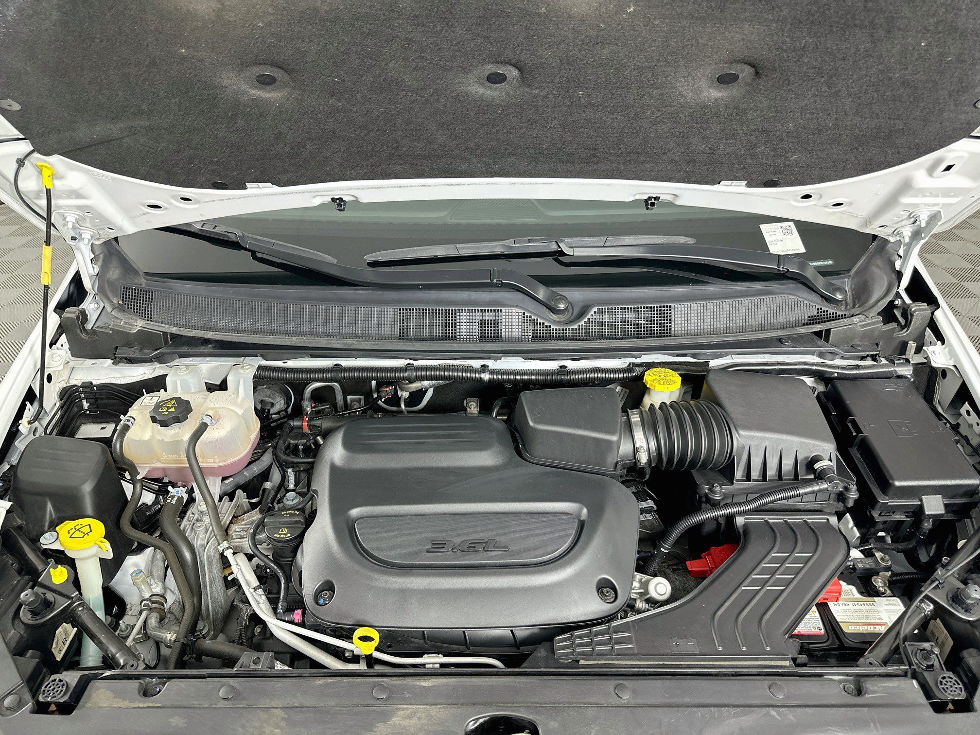 Used 2024 Chrysler Pacifica Touring-L FWD image 34