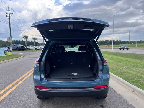 New 2026 Jeep Grand Cherokee Limited w/ Limited Altitude Package RWD image 9