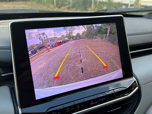 Used 2025 Jeep Compass Limited image 24