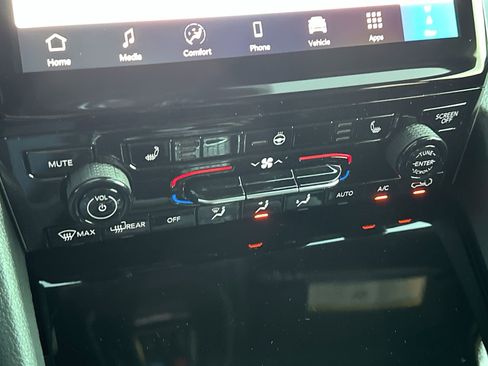 New 2025 Jeep Grand Cherokee Limited w/ Black Appearance Package RWD image 19