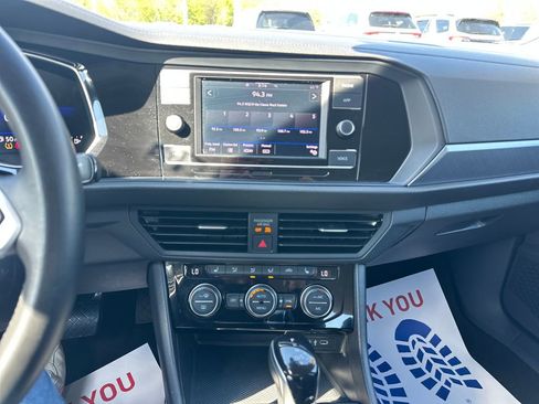 Used 2024 Volkswagen Jetta SE FWD image 22