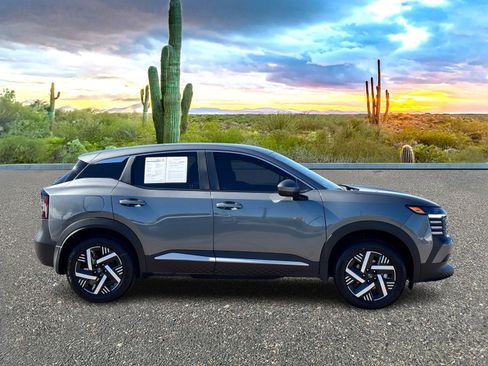 Certified 2025 Nissan Kicks SV image 6