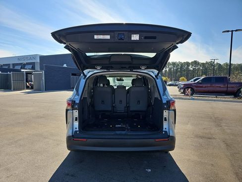 Used 2022 Toyota Sienna XLE image 17
