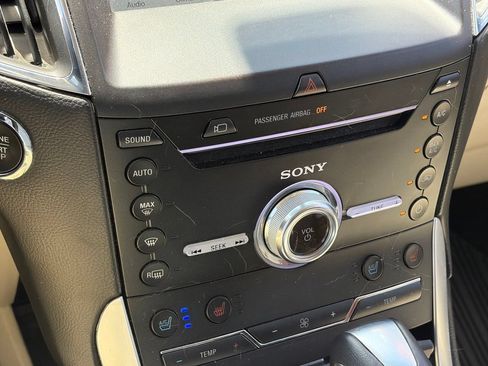 Used 2018 Ford Edge Titanium w/ Equipment Group 302A FWD image 10