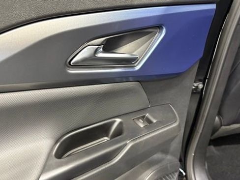 New 2026 Chevrolet Equinox EV LT image 18