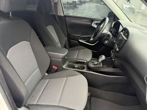 Used 2023 Kia Soul LX FWD image 11