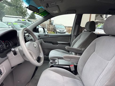 Used 2004 Toyota Sienna LE image 11