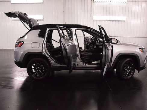 Used 2023 Jeep Compass Latitude w/ Convenience Group AWD/4WD image 32
