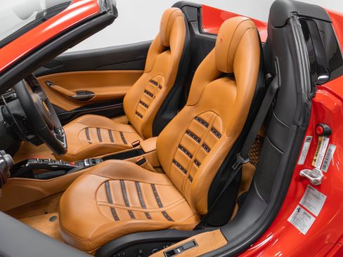 Used 2016 Ferrari 488 Spider image 8