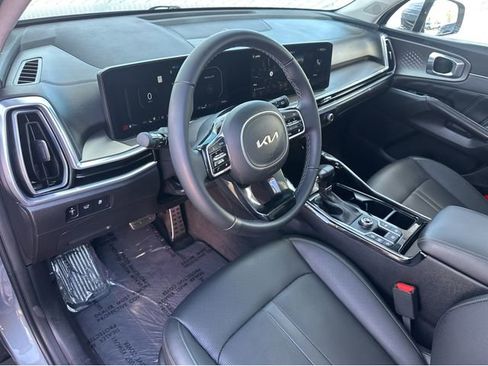 Certified 2024 Kia Sorento SX image 23