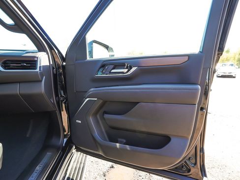 Used 2026 GMC Yukon XL Denali w/ Sun & Power Step Package AWD/4WD image 13