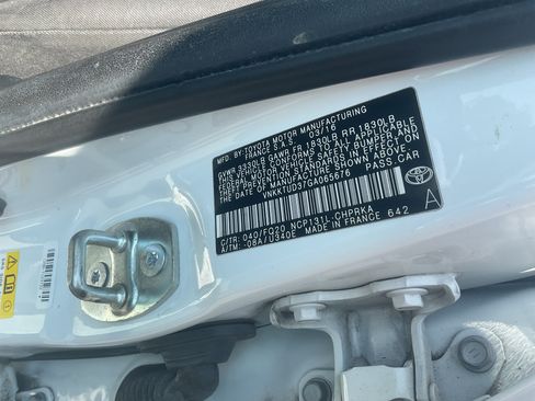Used 2016 Toyota Yaris L FWD image 15