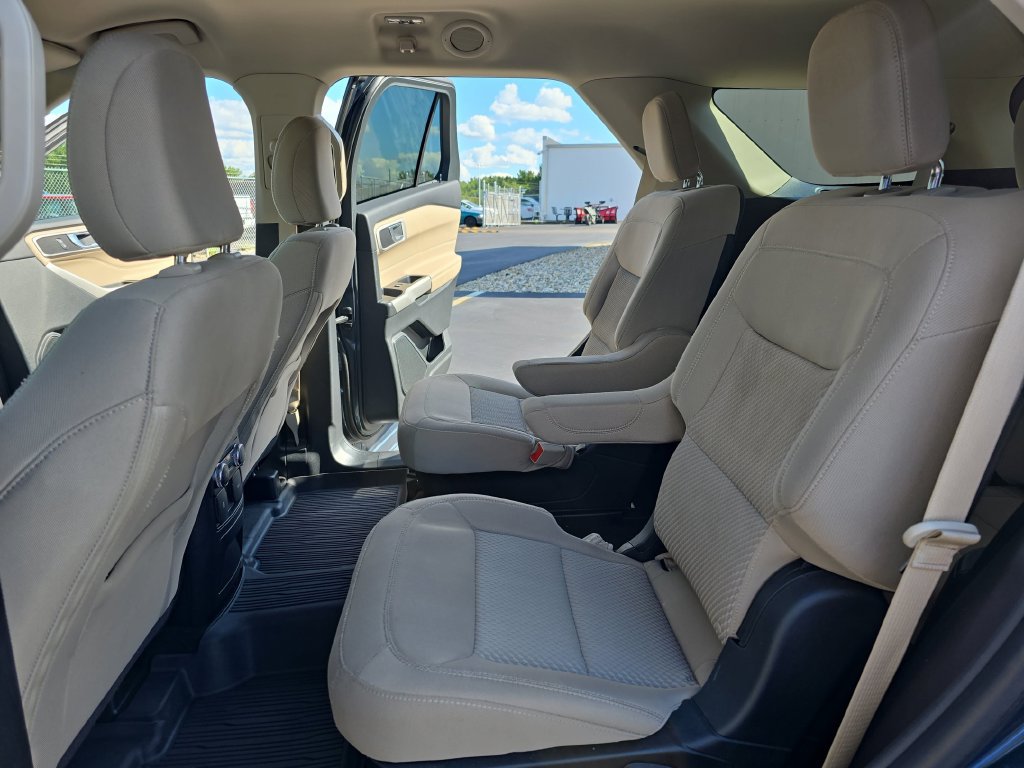 Used 2022 Ford Explorer XLT AWD/4WD image 16