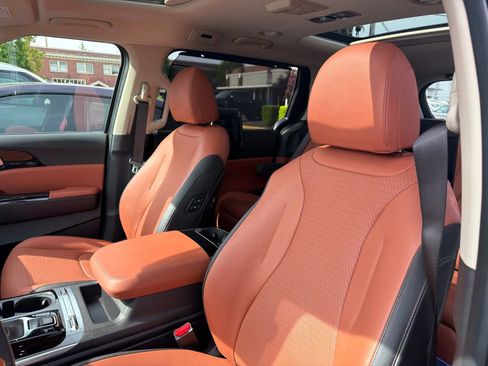 Used 2024 Kia Carnival SX Prestige FWD image 11