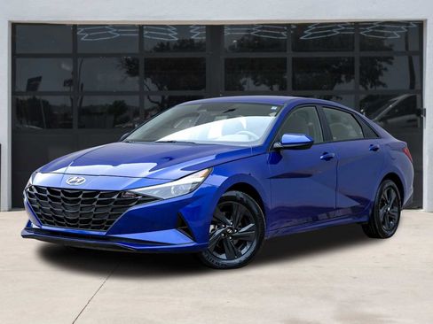 Used 2023 Hyundai Elantra SEL w/ Preferred Accessory Package FWD image 1
