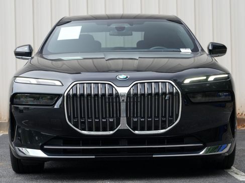 Used 2023 BMW i7 xDrive60 AWD/4WD image 7