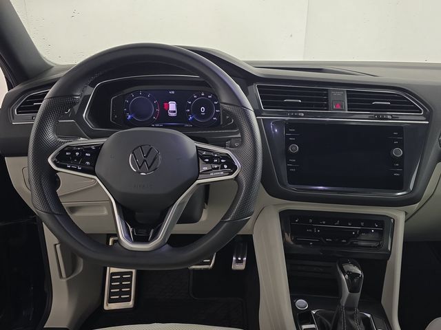 Used 2023 Volkswagen Tiguan SEL R-Line AWD/4WD image 12