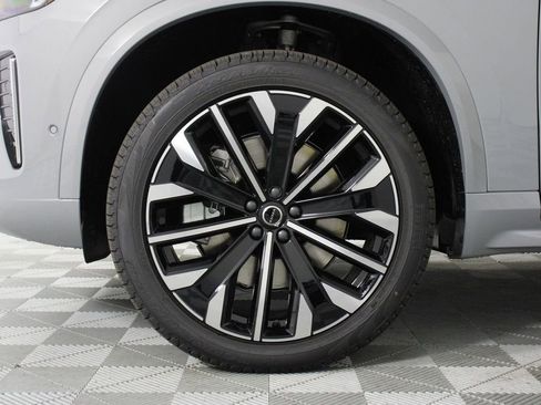 New 2026 Volvo XC90 T8 Ultra w/ Protection Package Premier AWD/4WD image 13