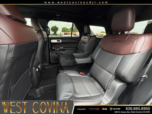 Used 2024 Ford Explorer Platinum w/ Technology Package AWD/4WD image 24